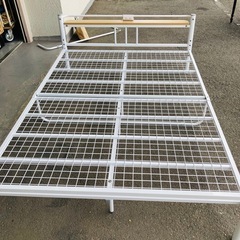 棚 コンセント付き パイプベット　セミダブルサイズ　マットレス付　通気性　の画像
