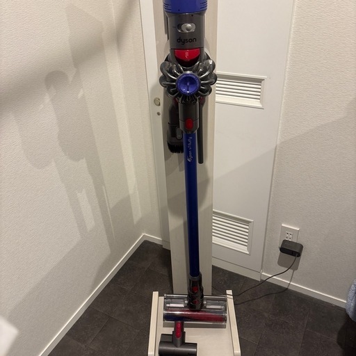 ダイソン掃除機　v7fluffy スタンド付　Dyson