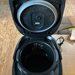 新生活始める方🌸5.5合炊き🍚TIGERタイガー2021年製JPK-SC10黒ブラック炊飯器の画像