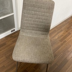 ダイニングテーブルとイス２脚セットの画像