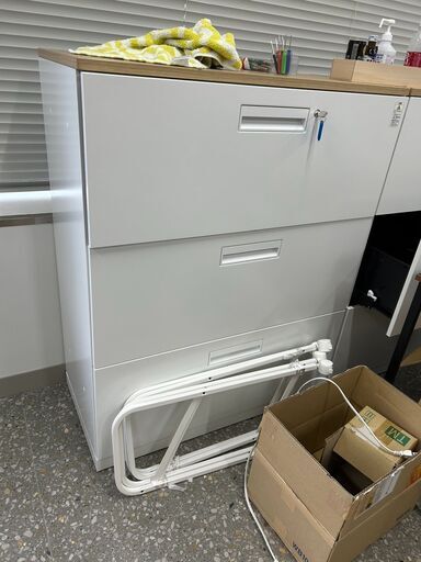 書庫：明日５日、９時半～１３時引き取りこれる方