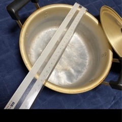 両手鍋　直径22センチ、高さ9センチの画像