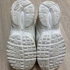 23.5スニーカー　enist　白　　の画像