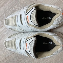23.5スニーカー　enist　白　　の画像