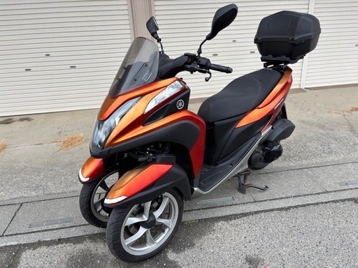 ⭐️トリシティ125低燃費FIモデル⭐️プラグ・グリップなど新品交換済みで快調⭐️YAMAHA純正リアBOX装備⭐️