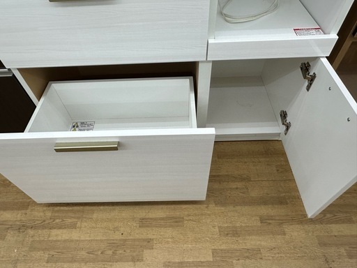 【ドリーム川西店御来店限定】⭐︎ジモティー見たよ割引⭐︎ ニトリ　3枚扉オープンぼーボード／クリーニング済み 【21255600000