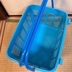 【取引終了】青いプラスチックバスケットの画像