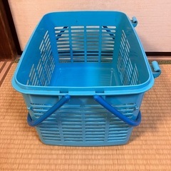 【取引終了】青いプラスチックバスケットの画像