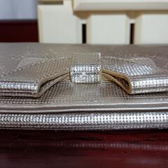 ANTEPRIMA　アンテプリマ　二つ折り財布　リボン　シルバーの画像