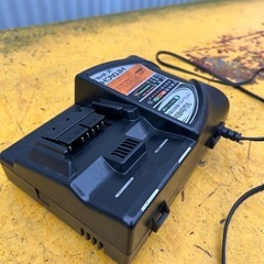 充電器だけ　バッテリー付けませんの画像