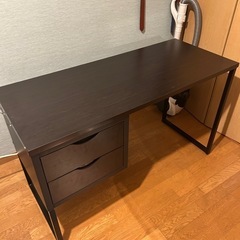 パソコンテーブルの画像