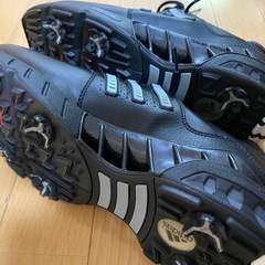 adidas  ゴルフシューズの画像