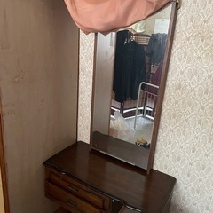 昭和レトロな鏡台の画像