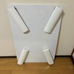 本日金曜日限定500円引きします。白の木目調折りたたみテーブルの画像