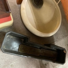 加湿器、剣山、ドア、椅子などの画像