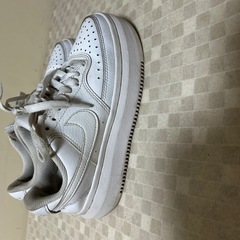 NIKE エアフォース1 ホワイト厚底スニーカー 22.5の画像