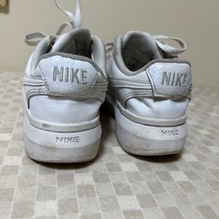 NIKE エアフォース1 ホワイト厚底スニーカー 22.5の画像