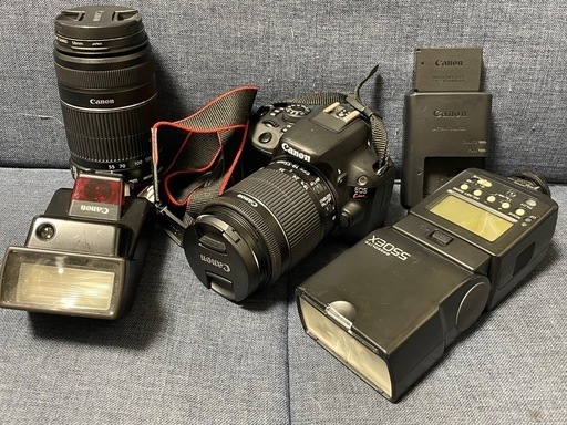 本日取引分限定　デジタル一眼レフ　キャノン　EOS KISS X7 ダブルレンズセット＋フラッシュ付