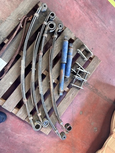 ジムニー　ja11  リーフスプリング