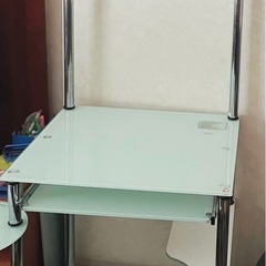 ガラステーブルの画像