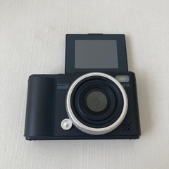 デジタルカメラ 4K デジカメ 6400万画素 180度回転可能ディスプレイの画像