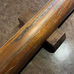 丸太カウンター用足置きの画像