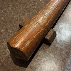 丸太カウンター用足置きの画像