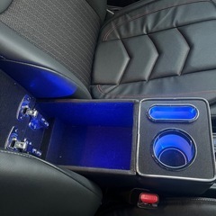 ヤリスクロス専用肘置きの画像