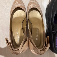 ゴールドパンプス＆サンダルセット売りの画像