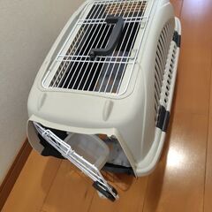 小型犬のキャリーケースの画像