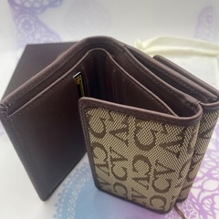 新品　未使用　二つ折り財布　の画像