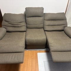 ニトリ 電動 リクライニングソファ の画像