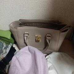 ハンドバッグなどの画像