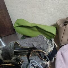 ハンドバッグなどの画像