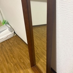天然木の鏡の画像