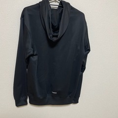 1度着用Mサイズアディダスパーカーの画像