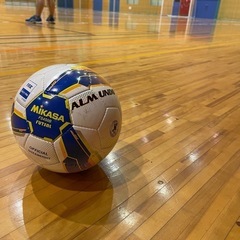 ボール蹴って遊びませんか？