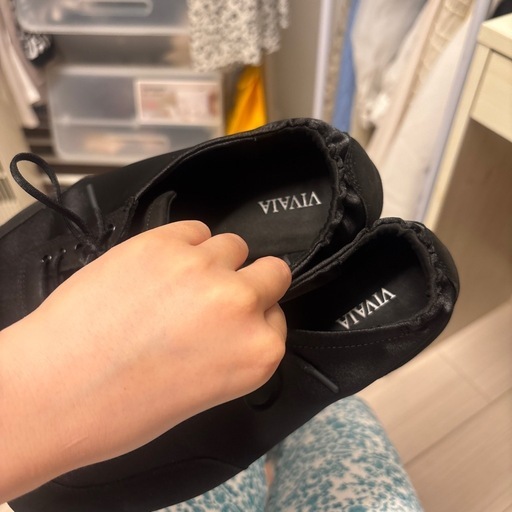 美品　23.5cmレースアップ サテン スニーカーリーナ