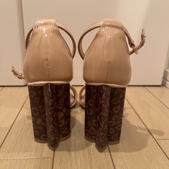 ベージュ アンクルストラップ サンダルの画像