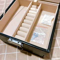 新品⭐️ ジュエリーボックス おしゃれ 2層 宝石箱 コレクションケース 鍵付き　ブラックの画像