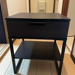 IKEA ダークブラウン サイドテーブル 引き出し付きの画像