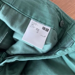 UNIQLO カーキ  チノパンの画像