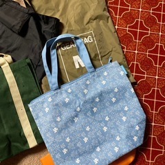 買い物袋5つの画像