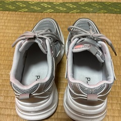 スニーカーの画像