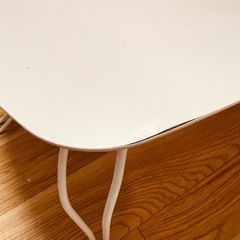 ネコ脚テーブルの画像