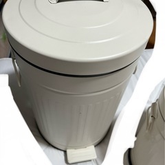 ニトリ　ペダルゴミ箱　2セットの画像