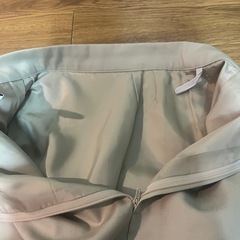 ディオール　ベージュ　膝下　タイトスカートの画像
