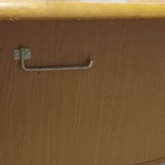 無料でお譲りします。収納棚付きテーブルの画像
