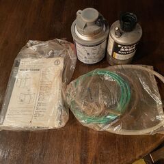 ビールサーバー　生ビールディスペンサー　炭酸ガスボンベ2本（レギュレーター付）洗浄用ボトル2種　説明書　他純正ブラシ等付属品の画像