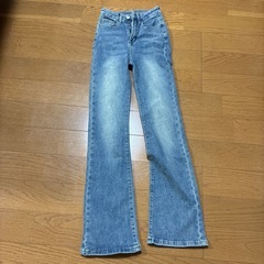 スタイルが良く見えるジーンズの画像